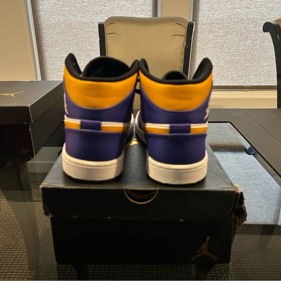 Jordan 1 Mid Size 10 Lakers (DQ8426-517) - Picture 5 of 7
